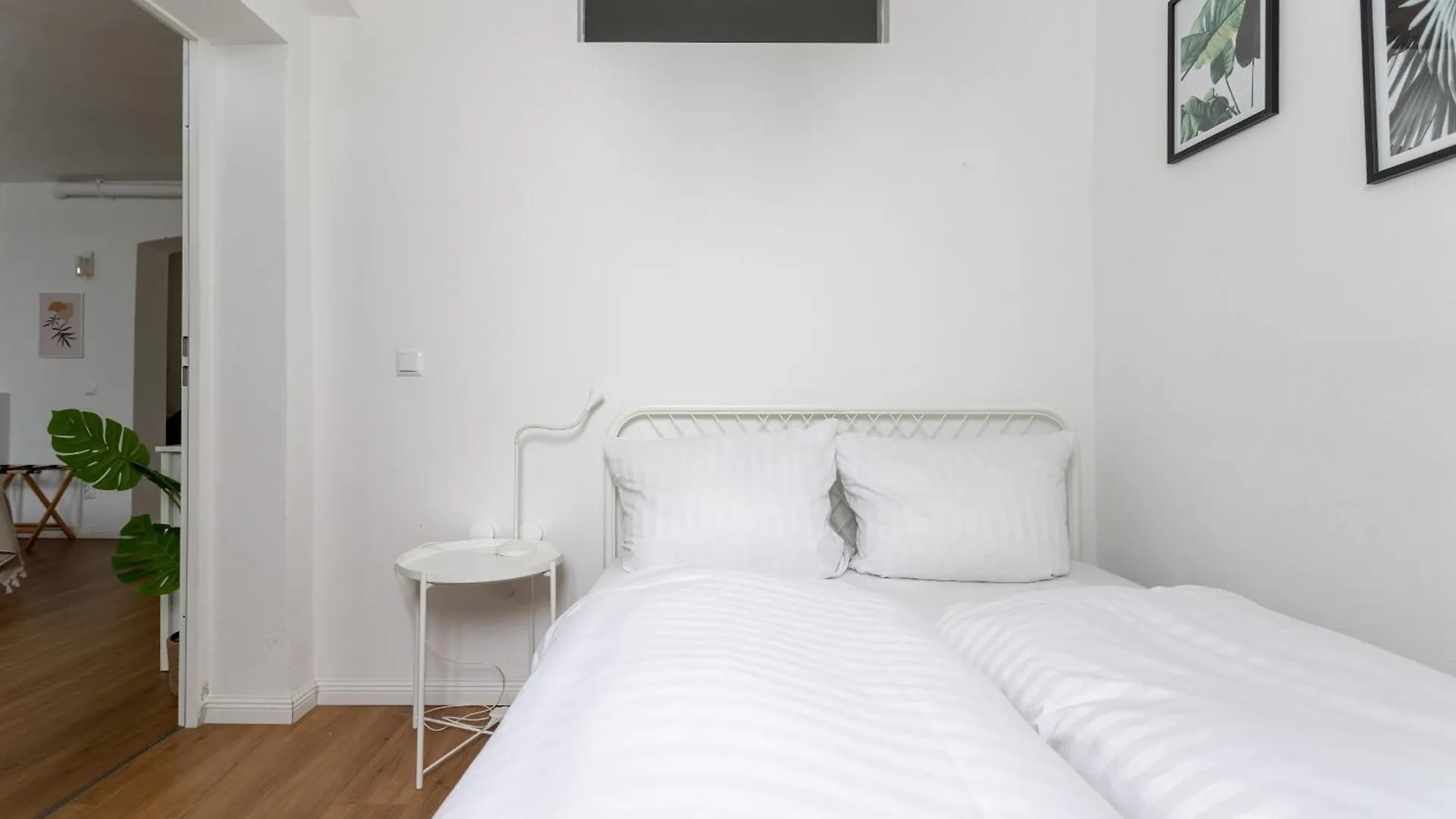 Global Living - Design Apartment I Central I Beamer I Kitchen I Terrace I Berlijn