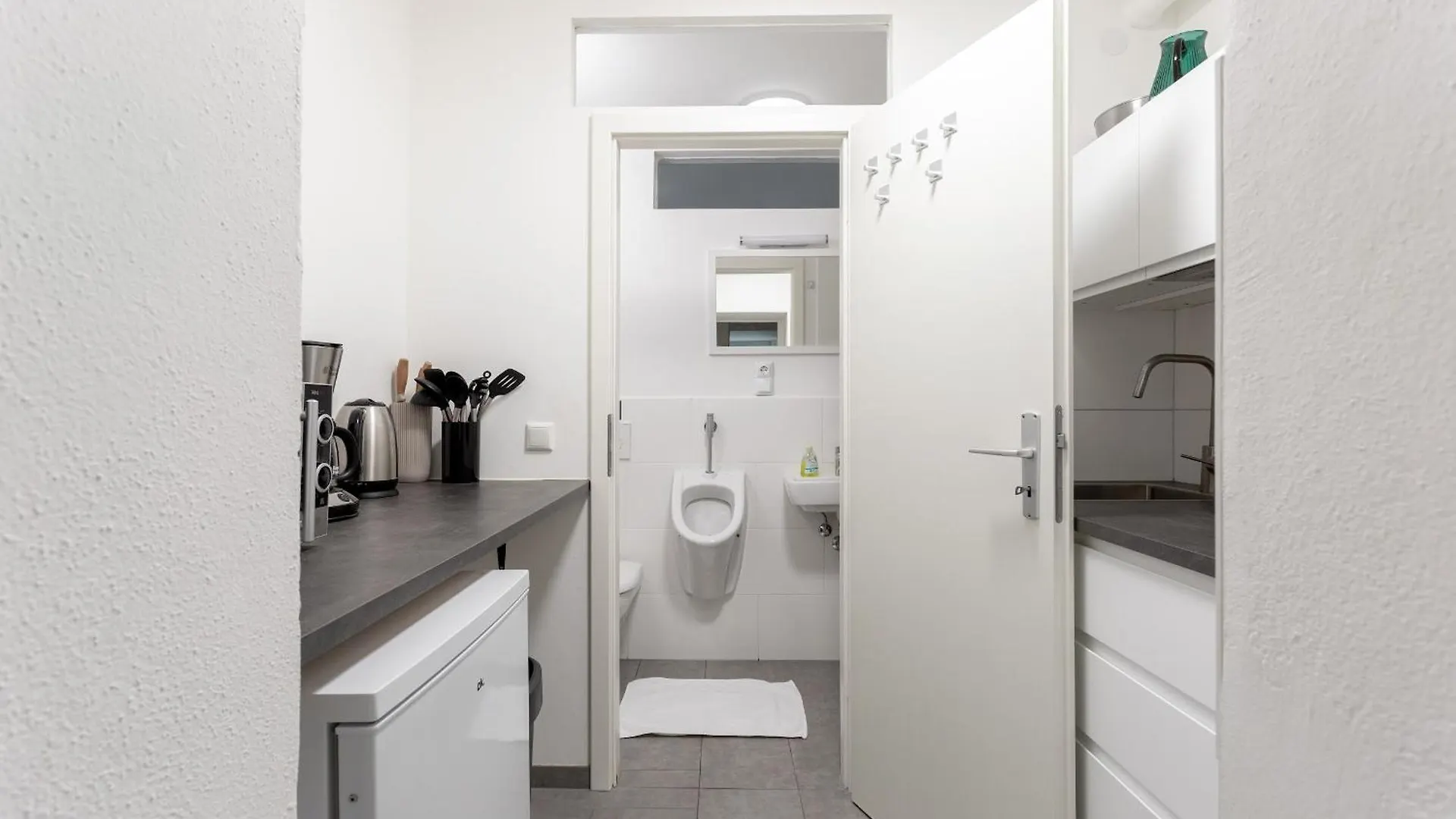 Global Living - Design Apartment I Central I Beamer I Kitchen I Terrace I Berlin